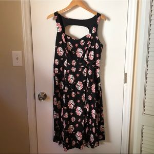 Skulls and roses keyhole skater dress 🖤 goth Halloween pinup